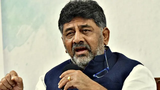 DK ShivaKumar: డీకే శివకుమార్‌కు సీబీఐ షాక్.. ఆ పెట్టుబడుల లెక్కలు చెప్పాలని నోటీసులు!
