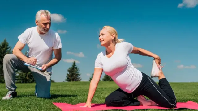 Health Tips: 50ఏళ్ల తర్వాత కూడా ఫిట్‎గా ఉండాలంటే ఈ యోగా చేయాల్సిందే..!!