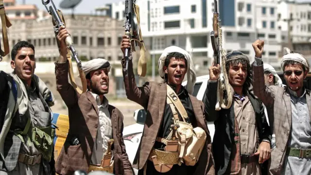 Houthis : హౌతీలపై భూతల దాడులకు పిలుపునిచ్చిన యెమెన్..