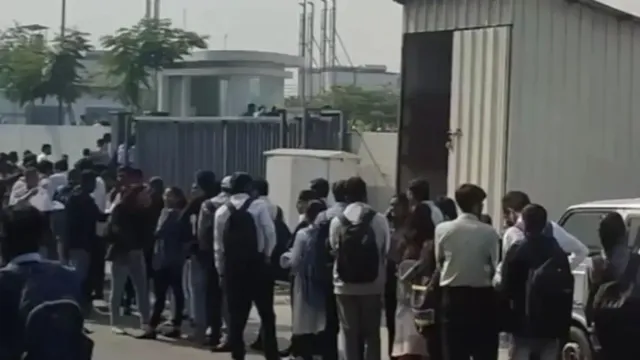 Pune IT Employees : 100 ఉద్యోగాల కోసం 3 వేల మంది దరఖాస్తు..క్యూలో గంటల తరబడి వెయిటింగ్‌!
