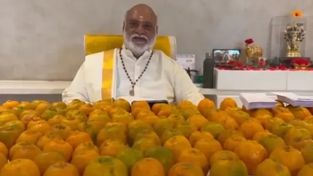 Raghavendra Rao: ఇక్కడ కూడా పండ్లను వదల్లేదుగా.. రాఘవేంద్రరావు న్యూఇయర్‌ విషెస్‌ ఎలా చెప్పారో చూడండి!