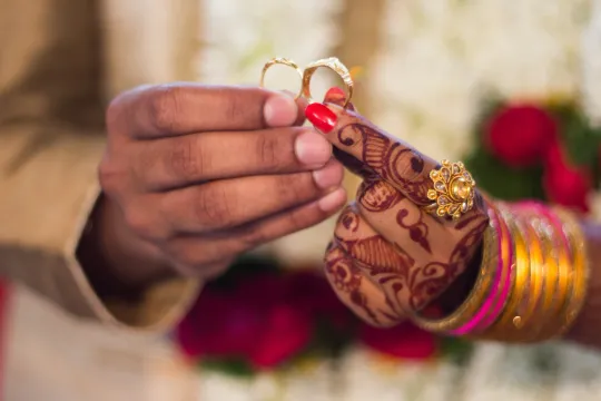 Wedding: ఆ దేశంలో రెండు పెళ్లిల్లు చేసుకోకుంటే జైలుకే..