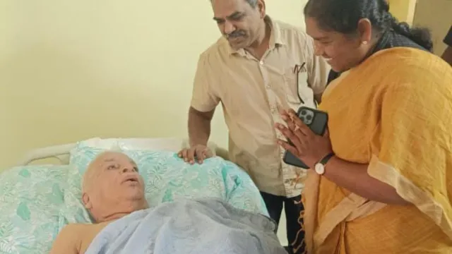 TS News : ప్రముఖ విద్యావేత్త  చుక్కా రామయ్యను పరామర్శించిన మంత్రి సీతక్క..!!