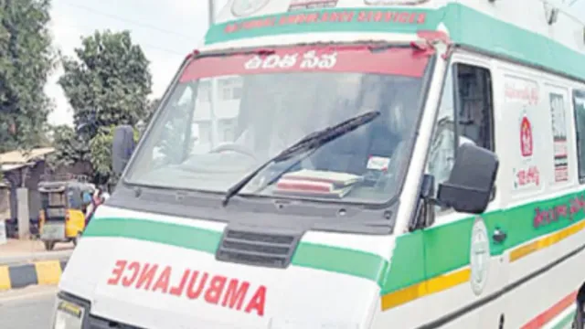 Ambulance: సార్‌..కాళ్లు నొప్పిగా ఉన్నాయి.. అత్తగారింటి వరకు లిఫ్ట్ ఇవ్వండి!