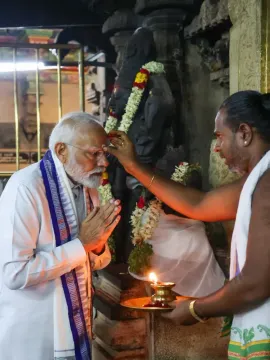 మదురై మీనాక్షి ఆలయంలో  మోదీ ప్రత్యేక పూజలు