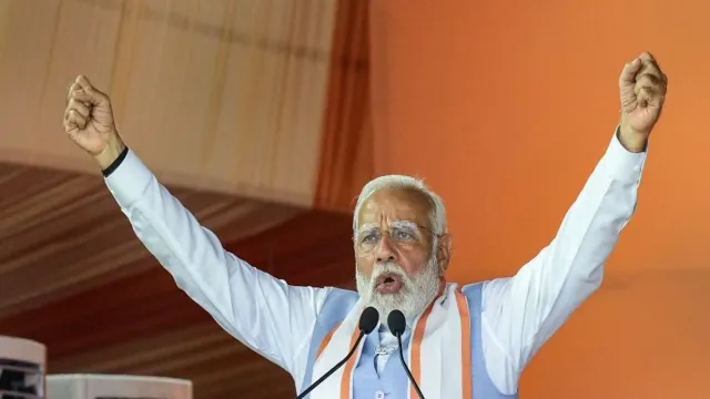 Modi : జన సందోహం.. రూ.17,300 కోట్ల విలువైన ప్రాజెక్టులను ప్రారంభించిన మోదీ!
