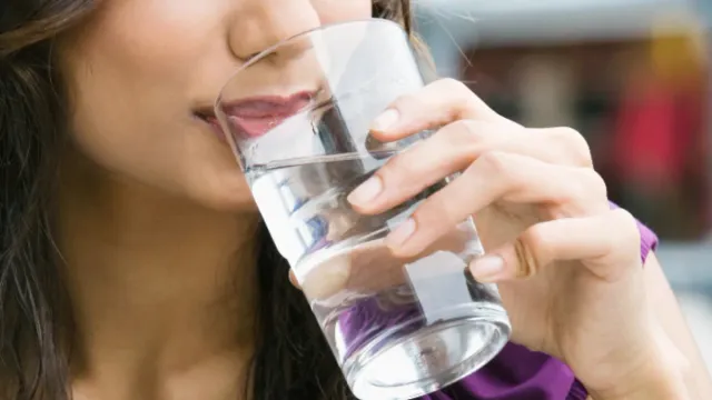 Health Tips : ఆహారం తీసుకున్న తరువాత 30 నిమిషాల పాటు నీరు ఎందుకు తాగకూడదు అంటే!
