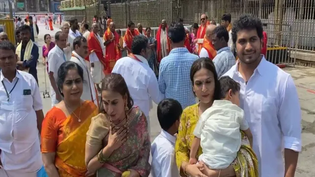 TTD : తిరుమల శ్రీవారిని దర్శించుకున్న సూపర్ స్టార్ కుమార్తెలు.!