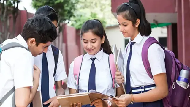 Andhra Pradesh : పదవ తరగతి హాల్‌ టికెట్లు నేటి నుంచి విడుదల.. ఇలా డౌన్‌లోడ్ చేసుకోండి