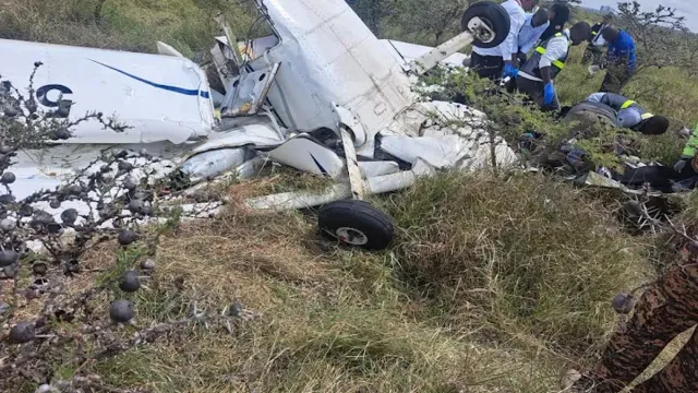 Plane Crash: గాల్లో ఢీకొన్న రెండు విమానాలు.. చివరికీ