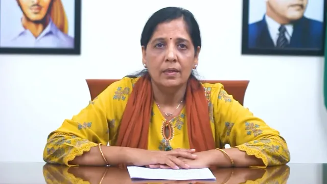 Sunita Kejriwal: కేజ్రీవాల్‌ను అంత‌మొందించేందుకు కాషాయ పాల‌కుల కుట్ర..!