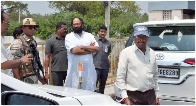 సూర్యాపేట: మంత్రి ఉత్తమ్ వాహనం తనిఖీ