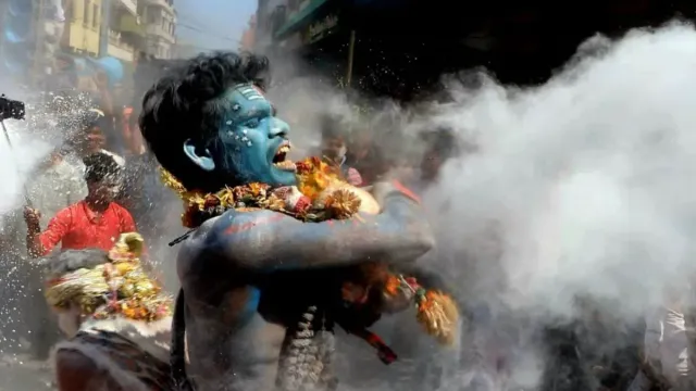 Holi 2024: చితాభస్మంతో హోలీ.. ఎక్కడో తెలుసా?