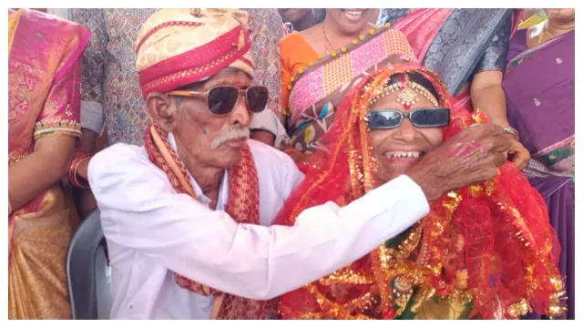 Viral Video : 80 ఏళ్ల వయస్సులో పెళ్లి చేసుకున్న వృద్ధులు.. తెలంగాణాలో వింత పెళ్లి, వీడియో వైరల్ !