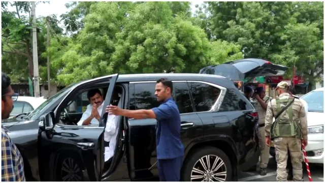 మంత్రి పొంగులేటి వాహనం తనిఖీ