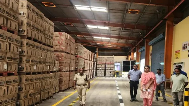 Liquor : ఎన్నికల వేళ.. రూ.100 కోట్ల విలువైన అక్రమ లిక్కర్‌ పట్టివేత