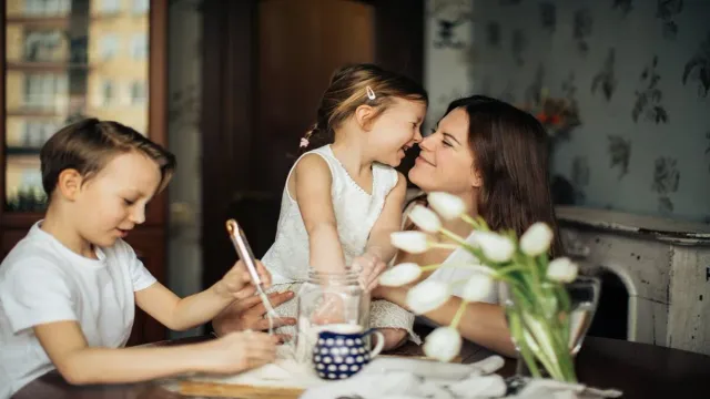 Parenting Tips : తల్లిదండ్రులు తమ పిల్లలకు నేర్పించాల్సిన విషయాలు ఇవి..!
