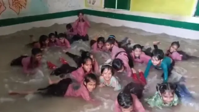 Viral Video: ఎండల ఎఫెక్ట్.. తరగతి గదినే స్విమ్మింగ్ పూల్ చేసేసిన టీచర్స్!
