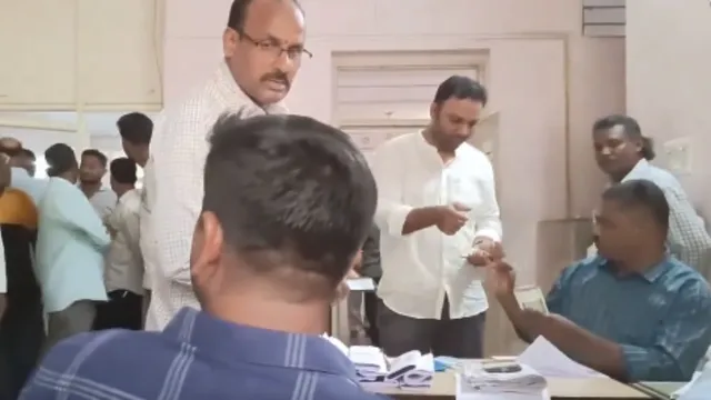 ఆర్టీవో ఆఫీసుల్లో ఏసీబీ దాడులు