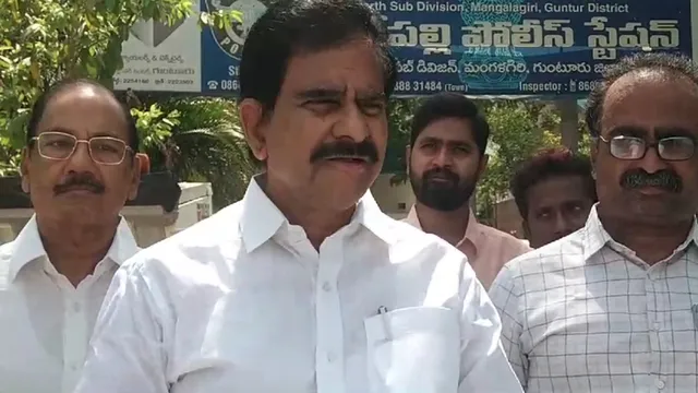 సజ్జలను వెంటనే అరెస్ట్ చేయాలి: పోలీసులకు దేవినేని ఉమా ఫిర్యాదు