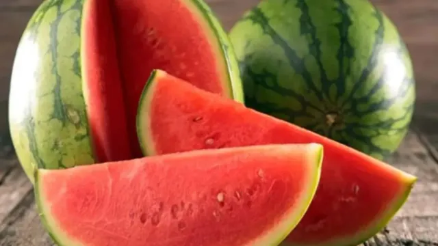 Diet tips: వేసవిలో ఈ 5 పండ్లు తినండి.. శరీర నీటి అవసరాన్ని తీర్చుతాయి!