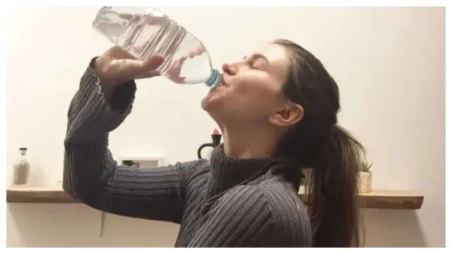 Drinking Water : నీళ్లు నిలబడి తాగితే ఏమవుతుందో తెలుసా?