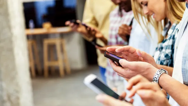 Mobile Phones Block: వేలాది మొబైల్ ఫోన్స్ బ్లాక్.. ఎందుకంటే.. 