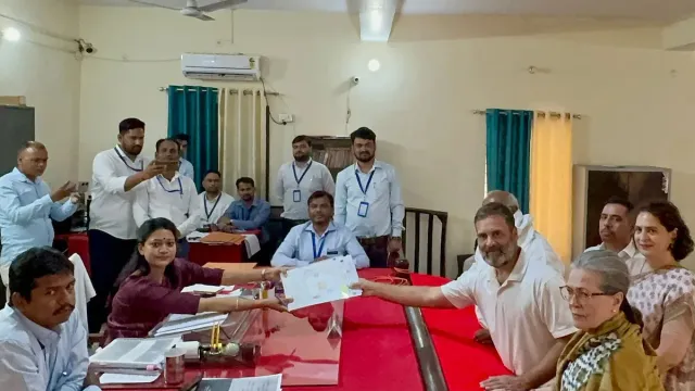 Rahul at Raebareli: రాయ్‌బరేలీ నుంచి రాహుల్ గాంధీ.. అమేథీని కాదని అక్కడే ఎందుకు?