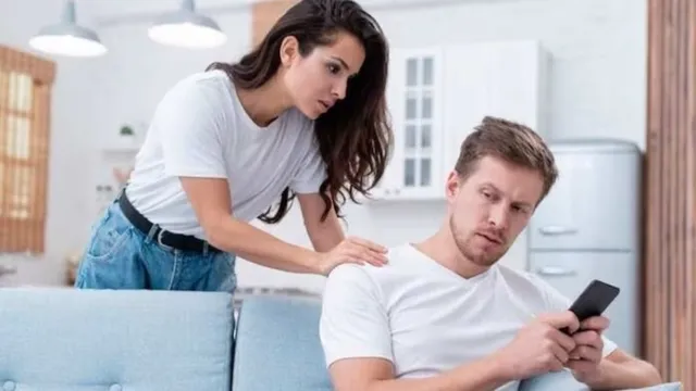 Relationship Tips: అదే పనిగా స్మార్ట్ ఫోన్ యూజ్ చేస్తున్నారా? మీ వైవాహిక జీవితం నాశనమే!