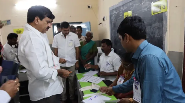 ఓటు వేసిన మంత్రి పొంగులేటి