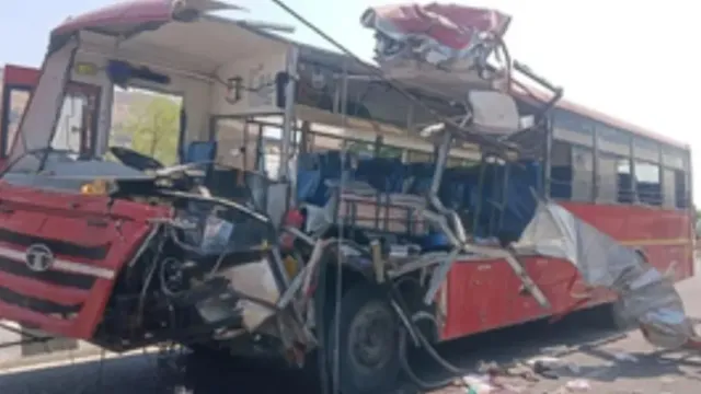 Accident : ట్రక్కును ఢీకొట్టిన బస్సు.. 5 గురి మృతి... 9 మంది పరిస్థితి విషమం.. 41 మందికి తీవ్ర గాయాలు!