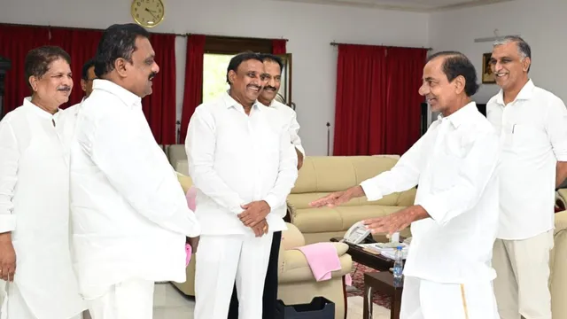 Telangana Politics: మేం BRSలోనే ఉంటాం.. నేడు KCRను కలిసిన ఎమ్మెల్యేలు, ఎమ్మెల్సీలు వీరే!