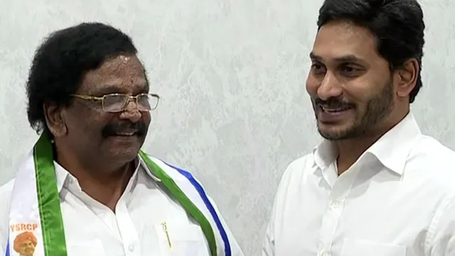 Andhra Pradesh: జగన్‌కు షాక్.. వైసీపీకి మాజీ ఎమ్మెల్యే రాజీనామా