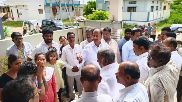 Telangana : భారీ దొంగతనం.. పెద్ద ఎత్తున బంగారం, నగదు చోరి