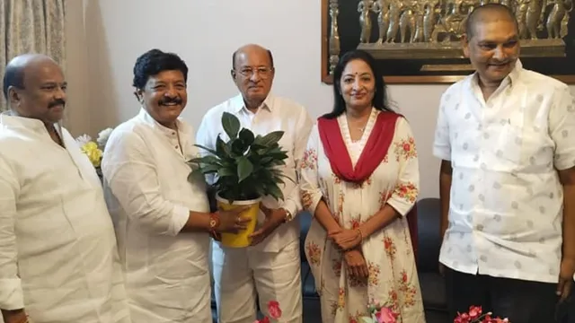 గోరంట్ల బుచ్చయ్య చౌదరిని కలిసిన మంత్రి దుర్గేష్