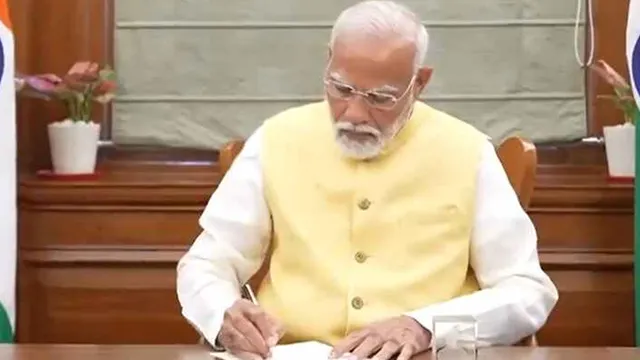 PM Kisan Samman Nidhi: రైతులకు.. పేదలకు మోదీ గుడ్ న్యూస్.. తొలి సంతకం ఆ ఫైల్ పైనే!