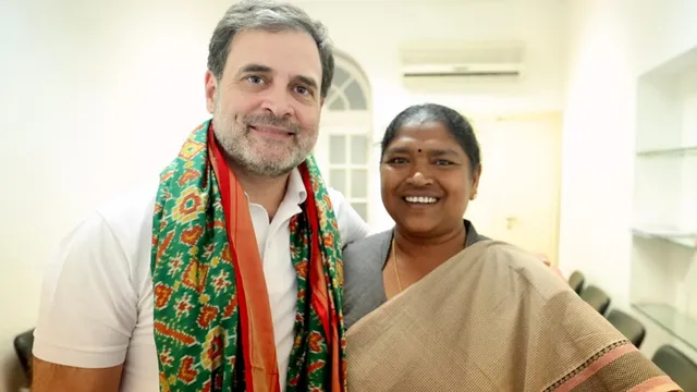 రాహుల్ గాంధీని కలిసిన సీతక్క
