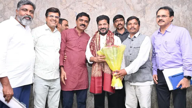 సీఎం రేవంత్ ను కలిసిన ఉపాధ్యాయ సంఘాల నేతలు