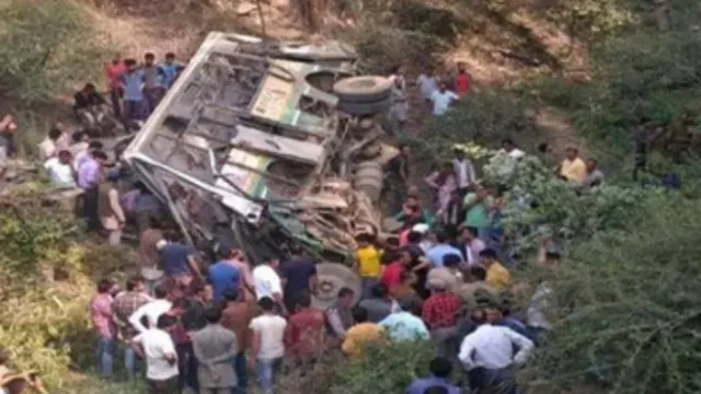 Bus Accident: ఘోర రోడ్డు ప్రమాదం..బస్సు బోల్తా..నలుగురి మృతి..ఇంకా!