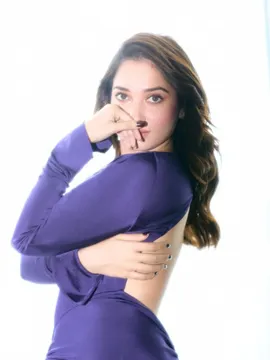 లేటెస్ట్ లుక్ లో అదిరిపోతున్న  మిల్కీ బ్యూటీ.!