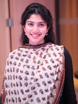 బాలీవుడ్ బాట పడుతున్న సౌత్ హీరోయిన్స్ వీళ్ళే! (Copy)