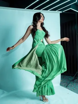 బేబమ్మ అందాల హోయలు..!