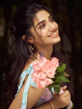 కృతి శెట్టి లేటెస్ట్ క్యూట్ పిక్స్..!