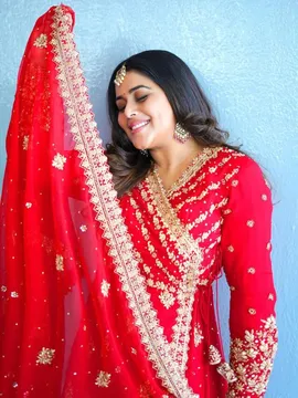 పూర్ణ లేటెస్ట్ బ్యూటీఫుల్ పిక్స్.!