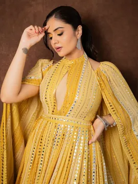 లేటెస్ట్ లుక్ లో వావ్ అనిపిస్తున్న శ్రీముఖి .!