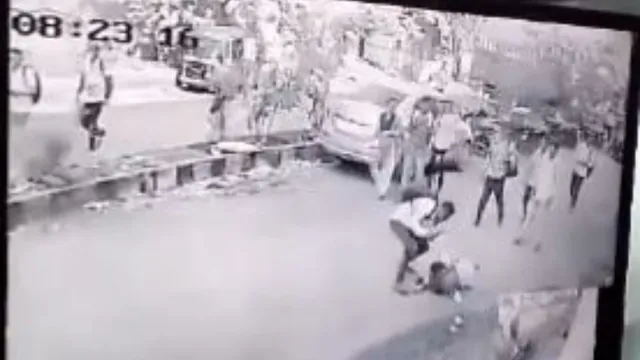 Mumbai: నడిరోడ్డుపై ప్రియురాలిని చంపిన ప్రియుడు.. ఇనుప రెంచ్‌తో 14 సార్లు కొట్టి దారుణం..!