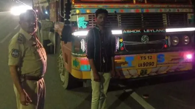 Hyderabad : ORRపై ఘోర రోడ్డు ప్రమాదం... స్పాట్‌ లోనే ఇద్దరు మృతి!