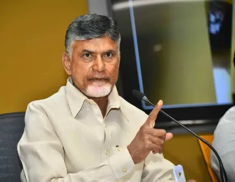 Chandrababu: అధికారులకు సీఎం చంద్రబాబు స్వీట్ వార్నింగ్..!