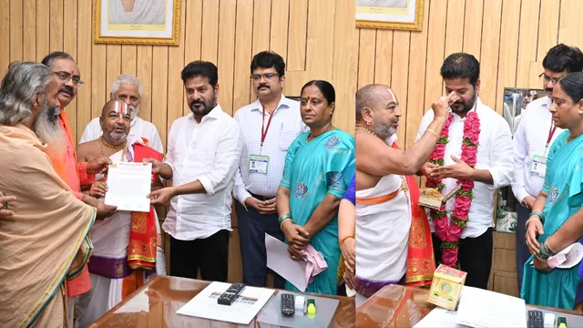 సీఎంను కలిసిన పంచాంగ కర్తలు