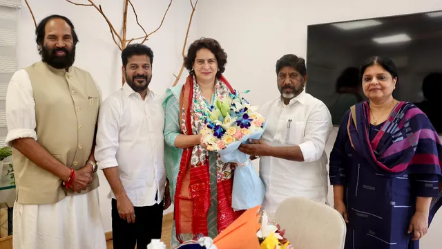 ప్రియాంకా గాంధీని కలిసిన సీఎం, మంత్రులు